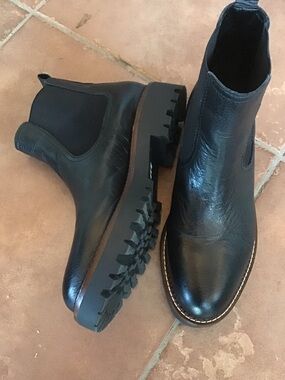 Caslon Black Leather Chelsea Lug Booties